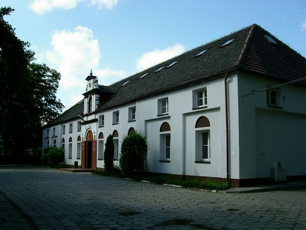 Szkoła,technikum Leśne,kiedyś zabudowania zamkowe