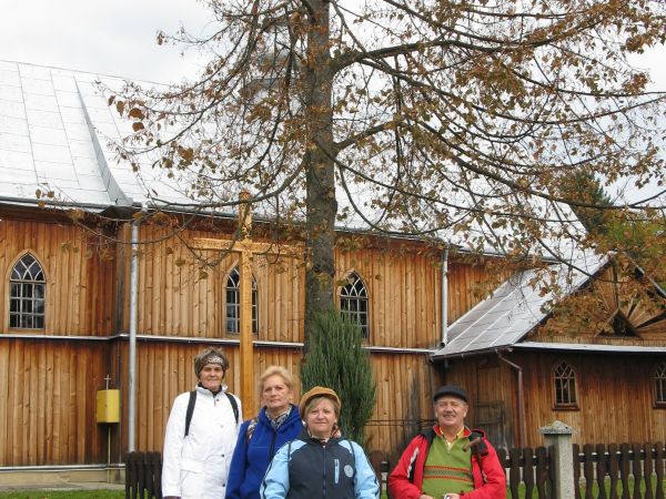 Cerkiew greckokatolicka pw. Narodzenia NMP z 1830r. Po 1947r. świątynia opuszczona, od 1968r. użytkowana jako kościół rzymskokatolicki, parafialny, na zdjęciu:
