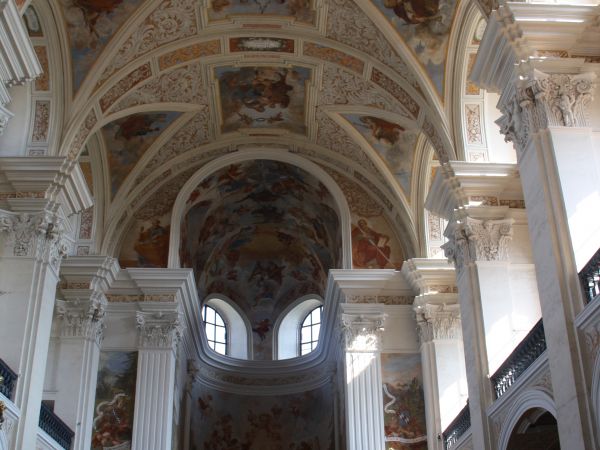 kościół pw. św. Józefa - n/z polichromia sklepienia nawy.