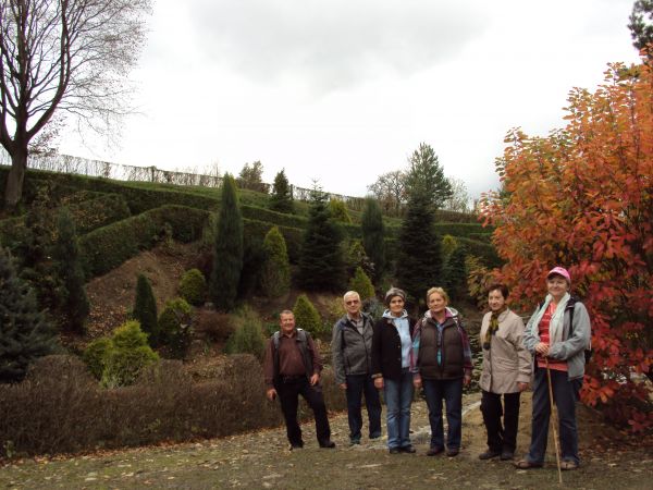 w bajkowej scenerii ogrodu / arboretum dra Bukreja.