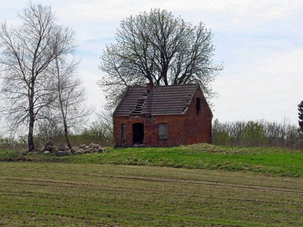 Stara chatka przy Karsinie - motyw do zdjęć ślubnych