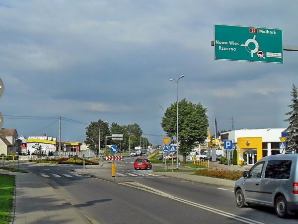 Pierwsze rondo  w Starogardzie od samych Chojnic na drodze krajowej nr 22 .