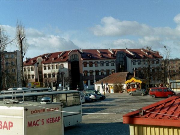 Pl. Niepodległości, sąd