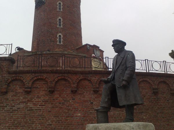 Stanisław Mieszkowski (ur. 17 czerwca 1903, zm. 16 grudnia 1952) – polski komandor i dowódca Floty. Latarnia Morska Kołobrzeg – latarnia morska na polskim wybrz