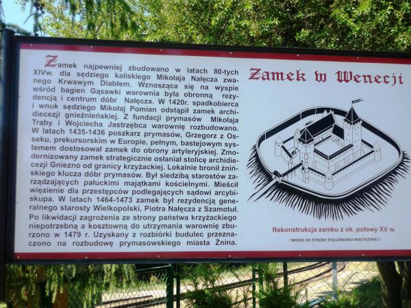 Historia warowni z XIV wieku.