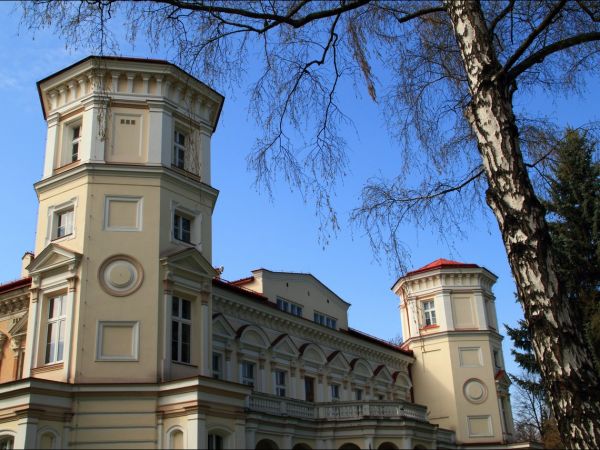 Pałac Lubomirskich w Przemyślu - Bakończycach .  Wybudowany w latach 1885–1887 przez księcia Hieronima Adama Lubomirskiego, według projektu Maksymiliana Nitscha