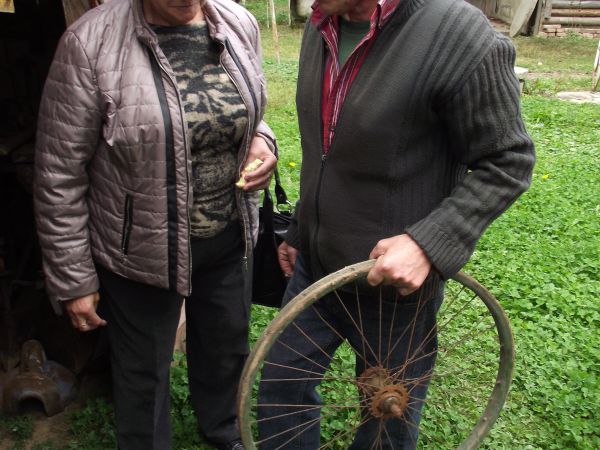na skansenie u Tomka Kędry - na przysiółku Podlas, czy ktoś kiedyś widział drewniane koła do roweru ? - bo my widzieliśmy !