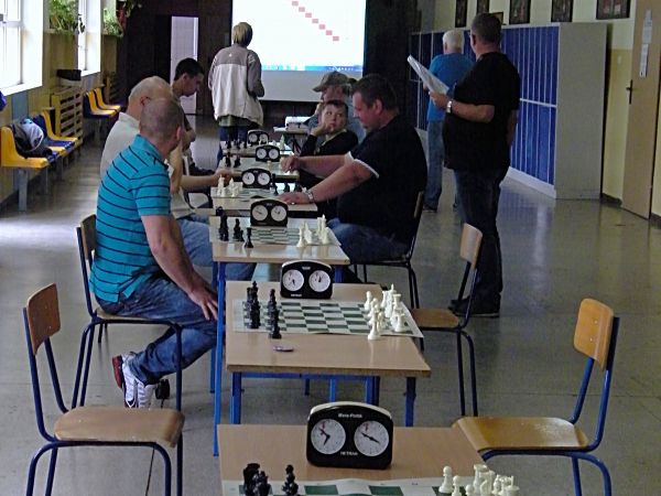 DNI Pieńska   turniej o puchar Burmistrza  po kilu ciekawych grach udało się zająć mi przed ostatnie miejsce na dziewięciu zawodników