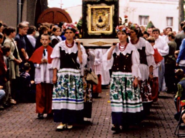 Procesja odpustowa z obrazem MB Lubeckiej