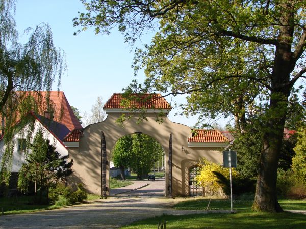 Brama wjazdowa do zamku Wedlow