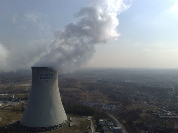WIDOK Z NOWEGO KOMINA ER RYBNIK W TLE MIASTO RYBNIK