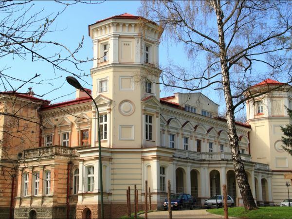 Pałac Lubomirskich w Przemyślu - Bakończycach .  Wybudowany w latach 1885–1887 przez księcia Hieronima Adama Lubomirskiego, według projektu Maksymiliana Nitscha