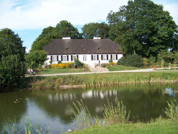 Zabudowania dworskie.