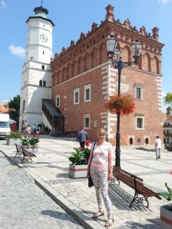 na Starówce, przy Ratuszu.