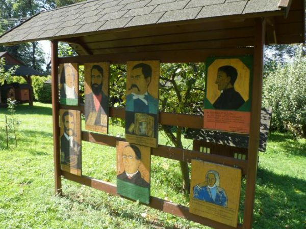 tu prezentowani zasłużeni dla nauk o pszczelarstwie, pasiekach, miodach, barciach - ale jest też tu sposobność przekazać zainteresowanym, iż blisko Lublina jest