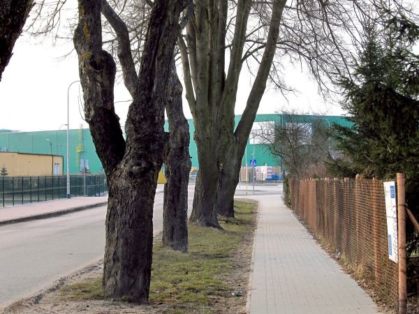 Zmodernizowana ulica Mickiewicza oraz chodnik przy stadionie