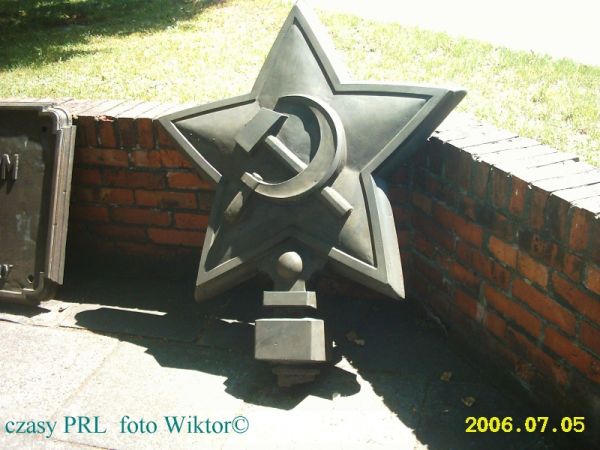 Dobrze że z metalu, obecne z kamienia przy wolcie o 180 łatwo będzie skruszyć.