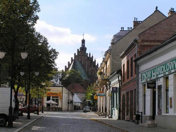 Widok z rynku na farę