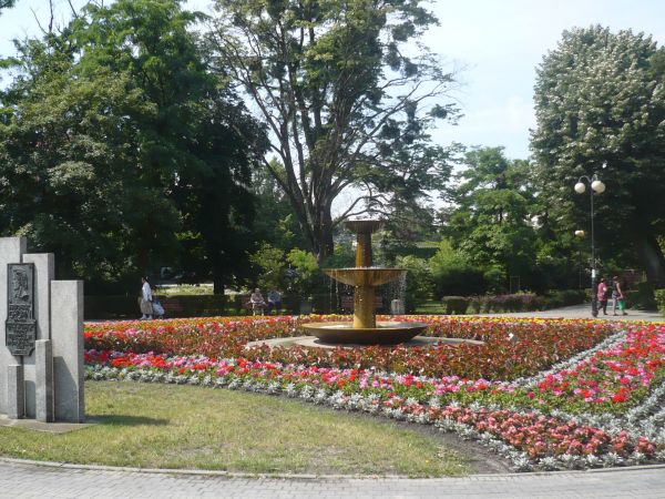 Klomb w parku nie daleko Banku.