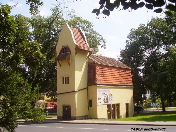 Czynna stacja transformatorowa, budynek z przełomu XIX-XX w. 
Ulica Willowa - Garncarska.