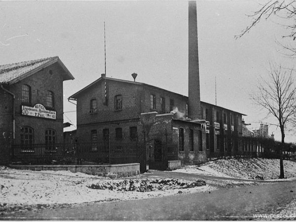 Fabryka Friedrich Fest w Reszlu, ul. Chrobrego    poszukuję więcej starych zdjęć tego zakładu i miasta
