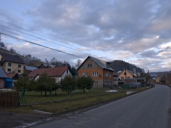 Milik-osiedle przy drodze