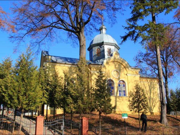Murowana cerkiew, zbudowana w latach 1908-1909 w Darowicach. Obecnie jest użytkowana przez wiernych kościoła rzymskokatolickiego pw. Matki Bożej Różańcowej. Obo