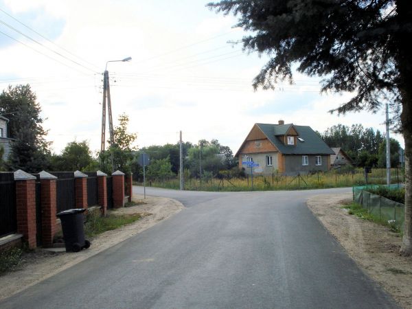 Zbójna: skrzyżowanie ul. Sadowej  z ul. Mostkową