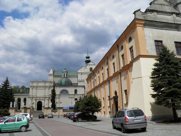Plac Piotra Skargi i Kolegiata Jarosławska