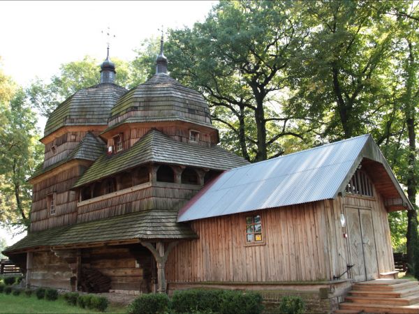 Cerkiew Narodzenia Przenajświętszej Bogurodzicy w Chotyńcu . Zbudowana w 1615 roku.