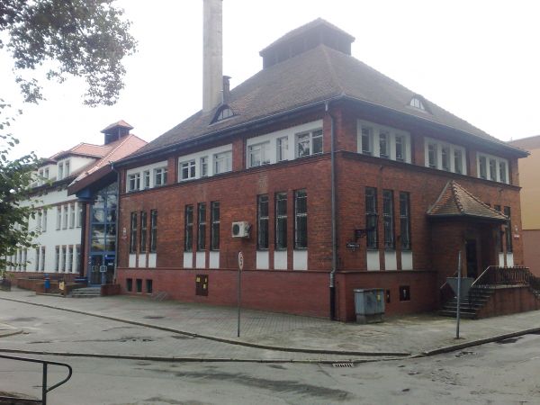 Urząd Skarbowi, dawniej łaźnie miejskie.