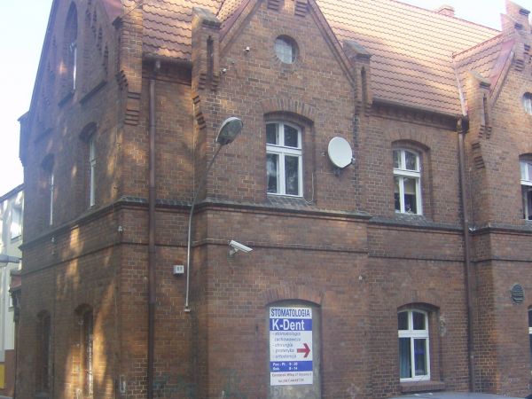 Oficyna pałacowa w parku im. Opalińskich