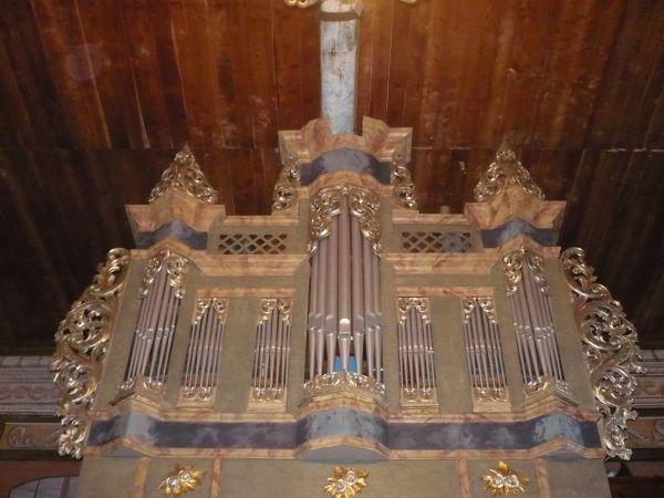 Orany i chór muzyczny.