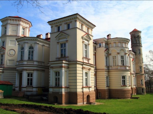 Pałac Lubomirskich w Przemyślu - Bakończycach .  Wybudowany w latach 1885–1887 przez księcia Hieronima Adama Lubomirskiego, według projektu Maksymiliana Nitscha