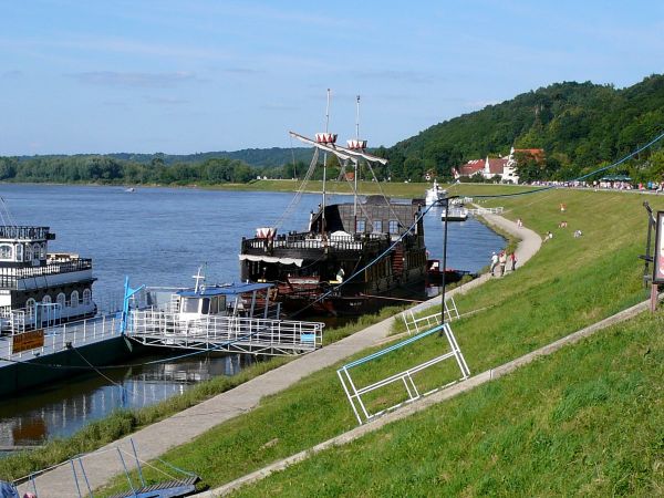 PRZYSTAŃ NAD WISŁĄ
