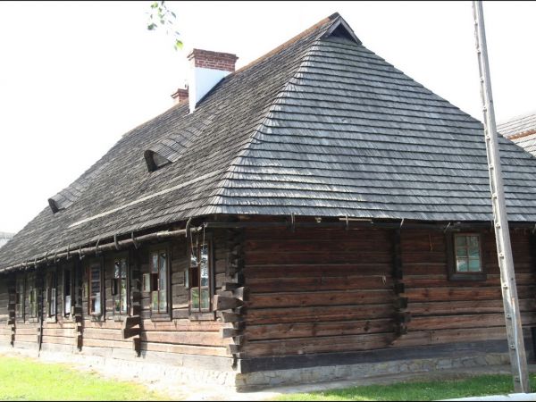 Skansen budownictwa ludowego.