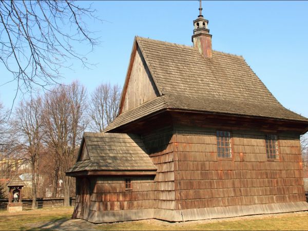 Drewniany kościół konstrukcji zrębowej pw. św. Sebastiana, wzniesiony w roku 1737. W roku 1980 był gruntownie odnawiany z całkowitą wymianą gontów.