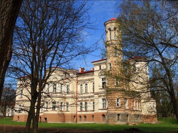 Pałac Lubomirskich w Przemyślu - Bakończycach .  Wybudowany w latach 1885–1887 przez księcia Hieronima Adama Lubomirskiego, według projektu Maksymiliana Nitscha