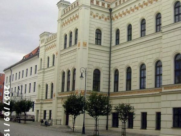 Głogów ratusz wejście główne