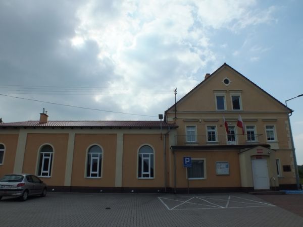 Świetlica i siłownia w Radomierzycach