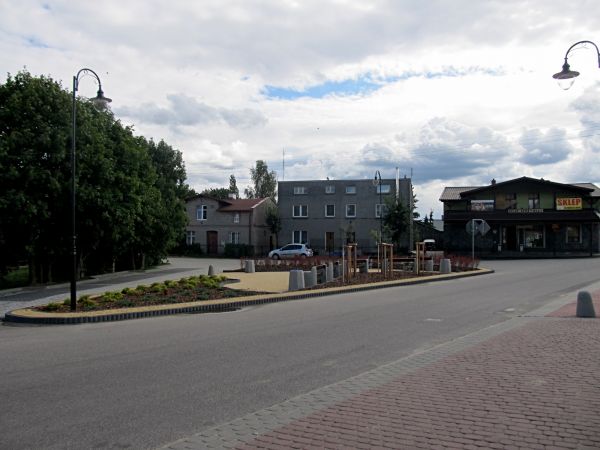 Centrum wsi Piece pod każdym względem