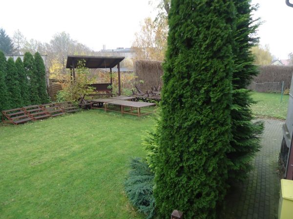 Dawny wikariat, obecnie probostwo - fragmęt ogrodu.