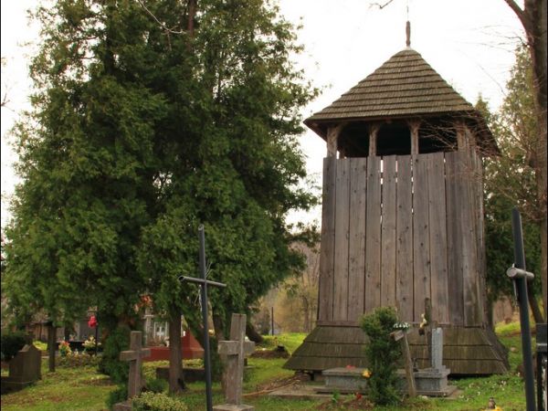 Cerkiew Wniebowstąpienia Pańskiego w Kruhelu Wielkim . Jest jedną z najstarszych cerkwi w Polsce. Wybudowana na pewno przed 1630 rokiem.