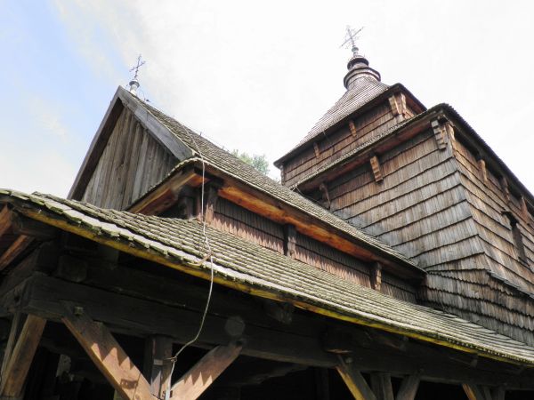 Cerkiew p.w. św. Paraskewy w Radrużu  ,  drewniana , wybudowana przez zawodowych cieśli w XVI wieku , przetrwała do naszych czasów w stanie bardzo dobrym.