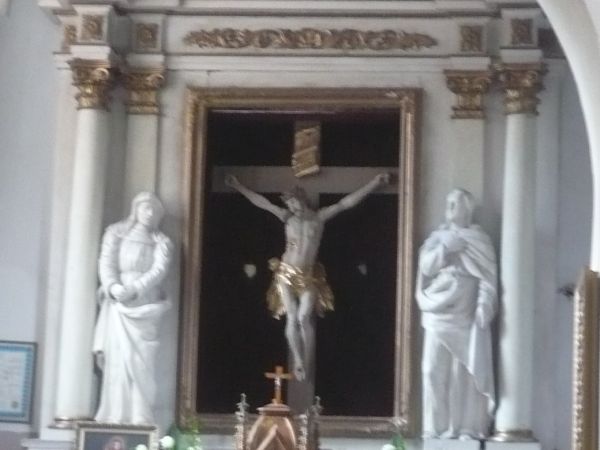 Kolejny boczny ołtarz.