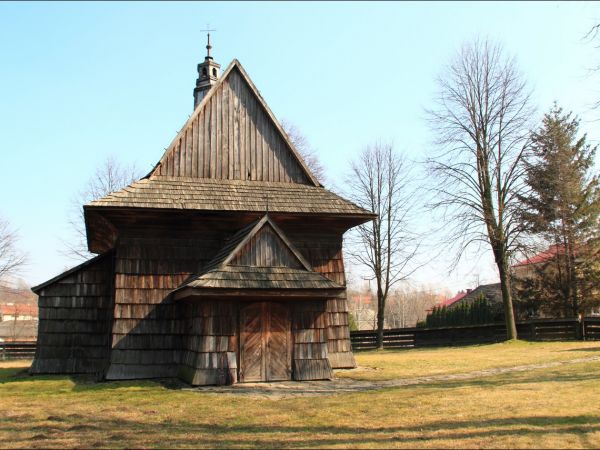 Drewniany kościół konstrukcji zrębowej pw. św. Sebastiana, wzniesiony w roku 1737. W roku 1980 był gruntownie odnawiany z całkowitą wymianą gontów.