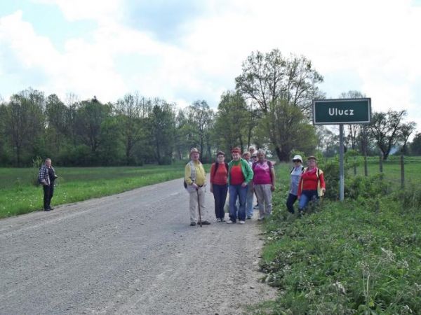 idziemy od przeprawy promowej na Sanie - zapraszam do galerii m. Krzemienna i Jabłonica Ruska, po drodze była też wieś Hroszówka - wysiedlona, tu  wchodzimy do