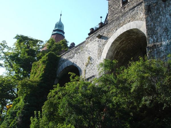 Zamek Książ - wybudowany w latach 1288-1292 przez księcia świdnicko-jaworskiego Bolka I Surowego . Od 1509 r. jako zastaw, a od 1605 r. wykupiony i wlasnosc dzi
