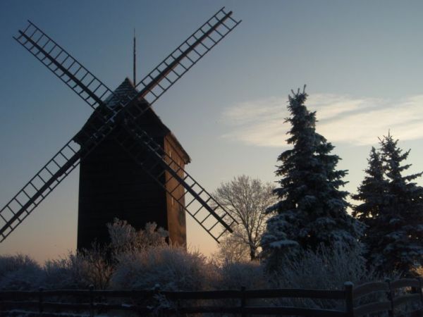 Zabytkowy wiatrak koźlak zima 2009