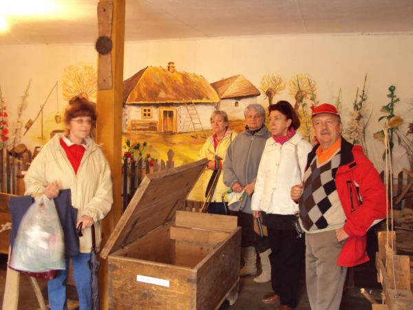 Na jednej - z kilku ekspozycji, prezentacji zbiorów - Regionalnej Izby Pamięci, to idealne miejsce dla rzeczy i pamiątek, które mają swoją historię i blask mini